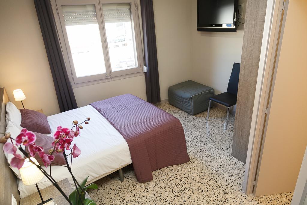 Hostal Fonda Montserrat Cambrils Szoba fotó